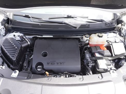 Used 2019 Chevrolet Traverse LT FWD image 7