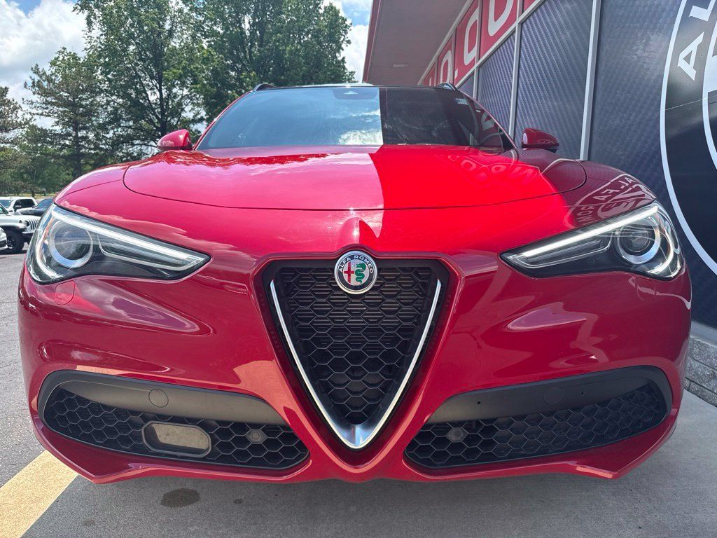 Used 2023 Alfa Romeo Stelvio Ti AWD/4WD image 8
