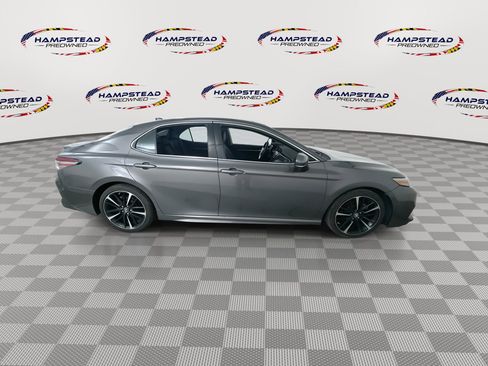 Used 2018 Toyota Camry XSE FWD image 9