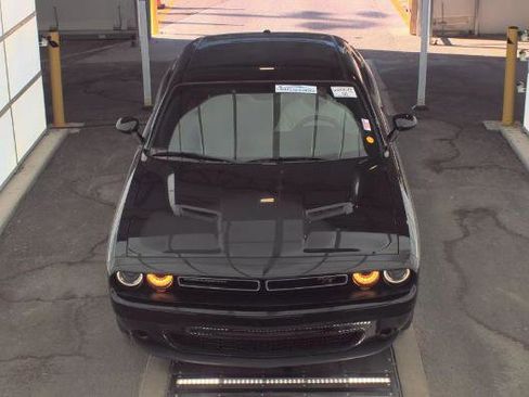 Used 2019 Dodge Challenger SXT image 2