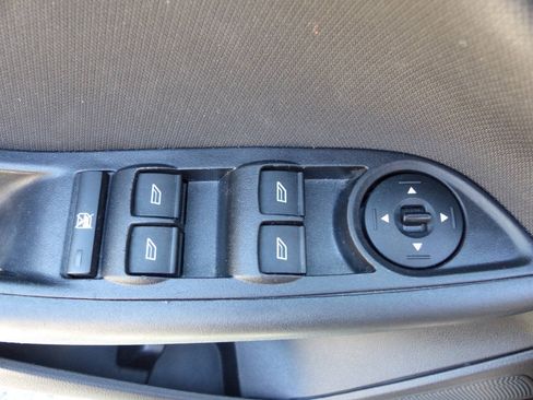 Used 2016 Ford Focus SE w/ SE Cold Weather Package FWD image 20