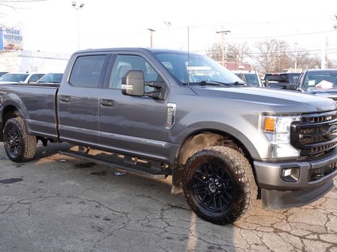 Used 2022 Ford F250 XLT w/ Black Appearance Package image 4