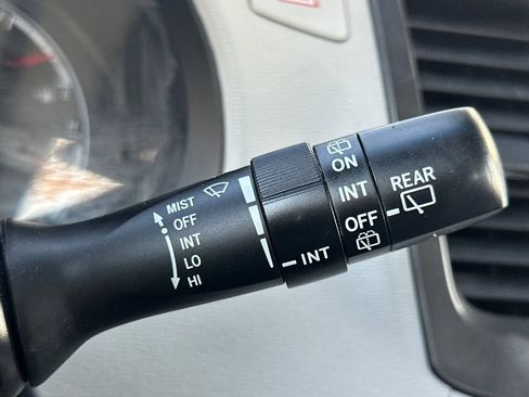 Used 2014 Toyota Sienna L image 31