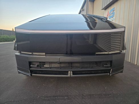 Used 2024 Tesla Cybertruck AWD Crew Cab image 15