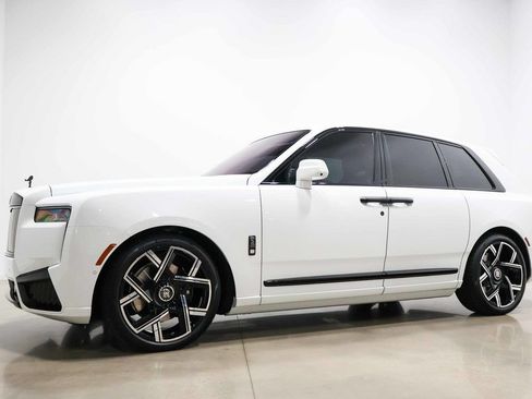 Used 2025 Rolls-Royce Cullinan Black Badge AWD/4WD image 12