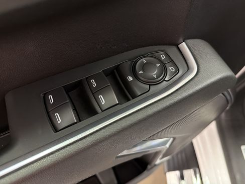 Used 2023 Chevrolet Silverado 1500 LT RWD image 12