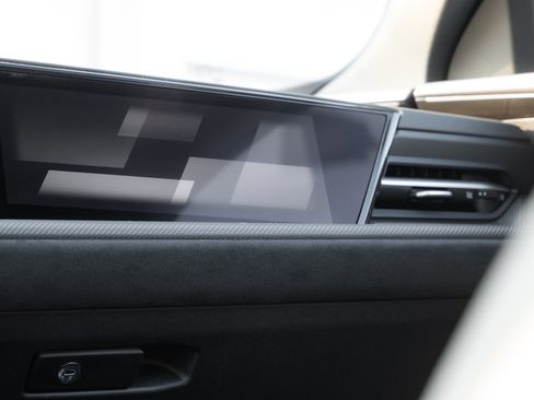 New 2025 Audi SQ5 Prestige image 16