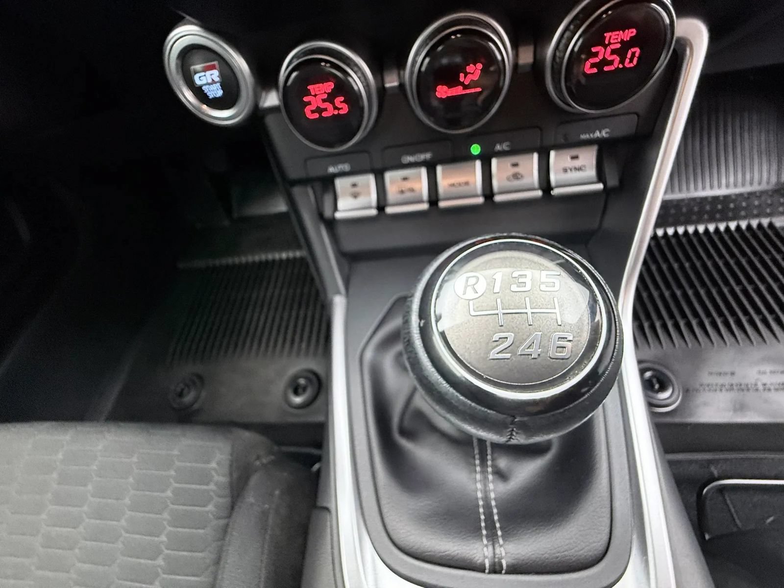 Used 2023 Toyota GR86 RWD image 13