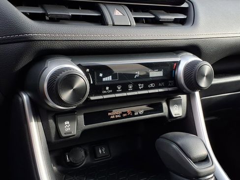 Used 2019 Toyota RAV4 LE image 20