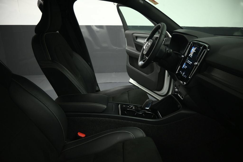 Used 2022 Volvo XC40 T5 R-Design AWD/4WD image 54