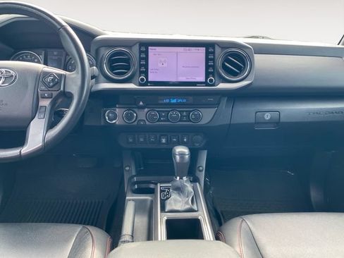 Used 2022 Toyota Tacoma TRD Sport w/ Technology Package AWD/4WD image 11
