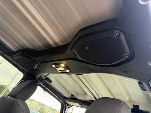 Used 2021 Jeep Gladiator Sport image 14