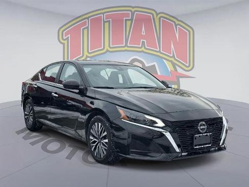 Certified 2024 Nissan Altima 2.5 SV image 1