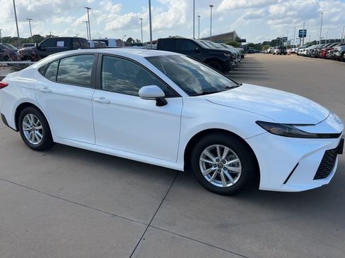 Used 2025 Toyota Camry LE FWD image 3