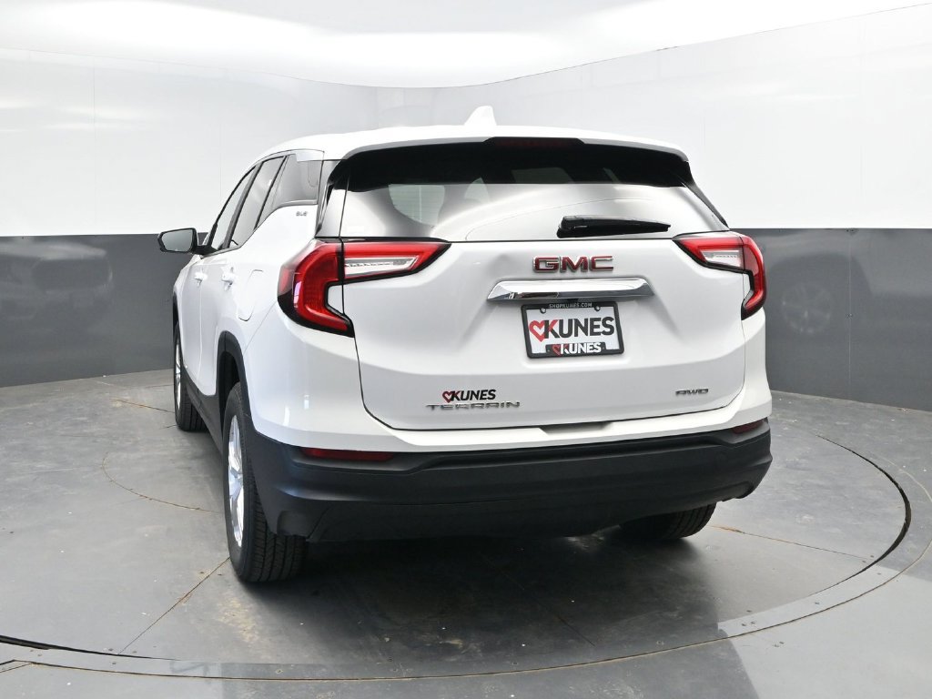 Used 2024 GMC Terrain SLE AWD/4WD image 6