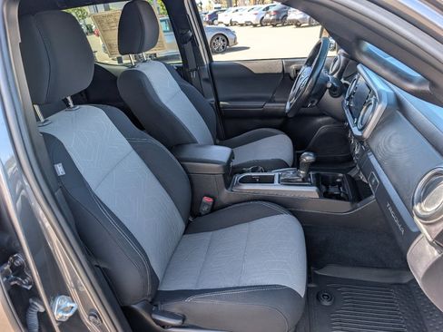 Used 2021 Toyota Tacoma TRD Sport w/ Technology Package RWD image 8
