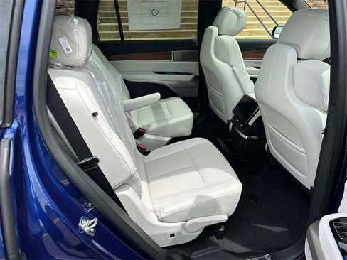 New 2026 Cadillac Vistiq Sport image 11