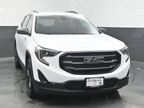 Used 2020 GMC Terrain SLE w/ Driver Convenience Package FWD image 2