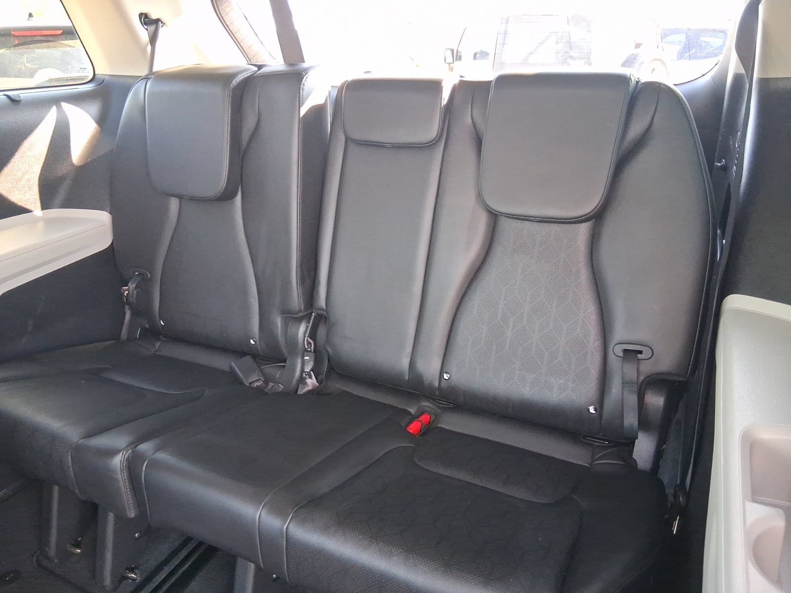 Used 2024 Kia Carnival EX FWD image 11
