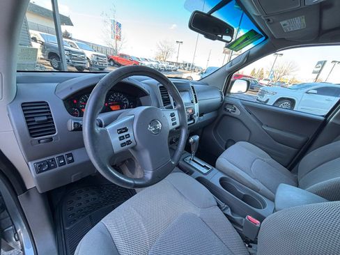 Used 2017 Nissan Frontier SV w/ SV Value Truck Package AWD/4WD image 12