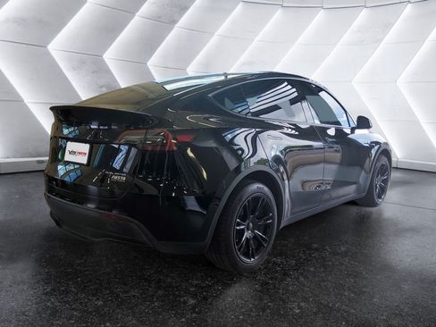 Used 2024 Tesla Model Y Long Range AWD/4WD image 4