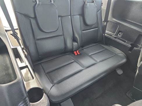 Used 2022 Ford Explorer Limited w/ Equipment Group 301A image 18