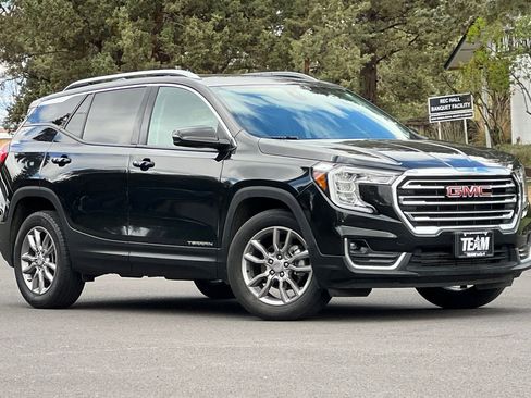Used 2024 GMC Terrain SLT AWD/4WD image 2