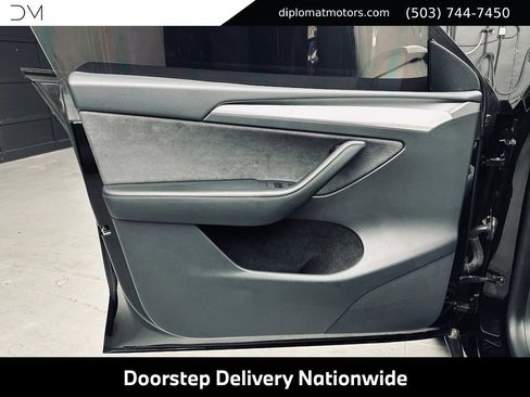 Used 2023 Tesla Model Y Long Range AWD/4WD image 25