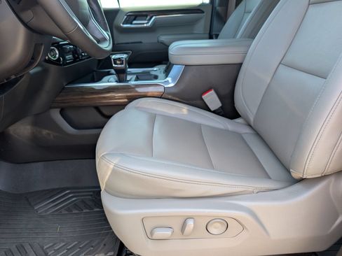 Used 2024 Chevrolet Silverado 1500 LT Trail Boss w/ Convenience Package II AWD/4WD image 8