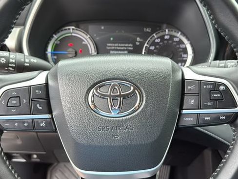 Certified 2025 Toyota Highlander XLE AWD/4WD image 11