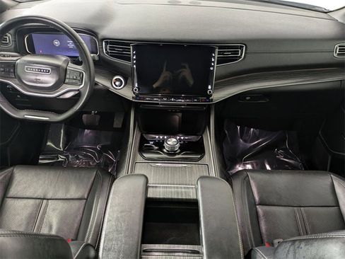 Certified 2024 Jeep Wagoneer Series II w/ Flexible Seating Group image 28