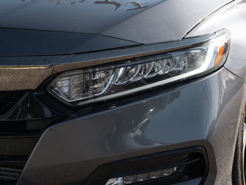 Used 2018 Honda Accord Sport image 6