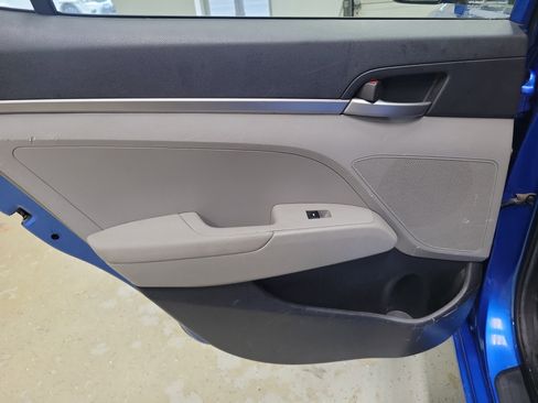 Used 2017 Hyundai Elantra SE image 9