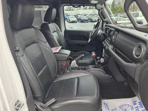 Used 2019 Jeep Wrangler Unlimited Sahara AWD/4WD image 20