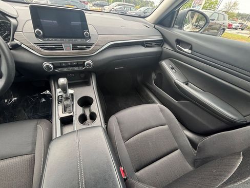 Used 2025 Nissan Altima 2.5 SV image 37