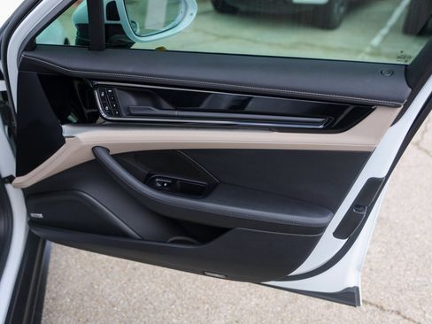 Used 2024 Porsche Panamera image 28