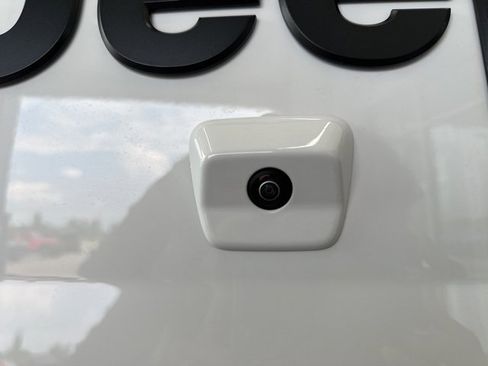 Used 2024 Jeep Gladiator Sport image 11