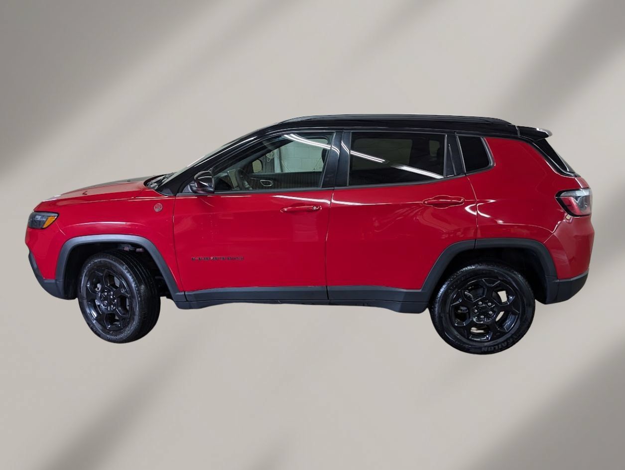 Used 2024 Jeep Compass Trailhawk AWD/4WD image 3