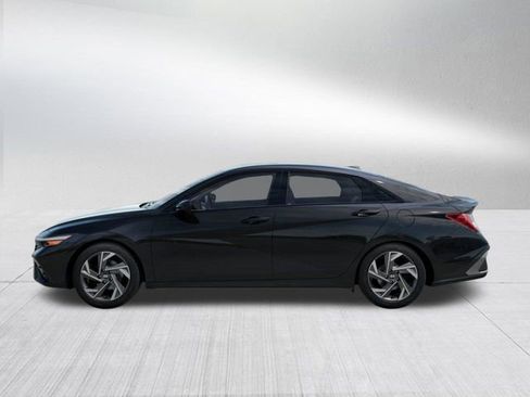 New 2026 Hyundai Elantra SEL Sport Premium FWD image 3