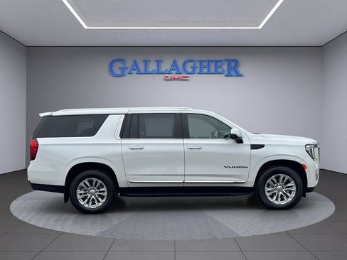 Used 2024 GMC Yukon XL SLT w/ SLT Luxury Package image 3