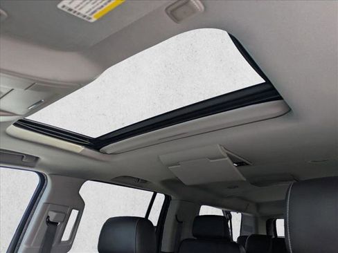 Used 2016 GMC Yukon XL SLT w/ Open Road Package image 16