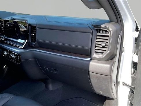 Used 2025 GMC Sierra 1500 SLT image 18