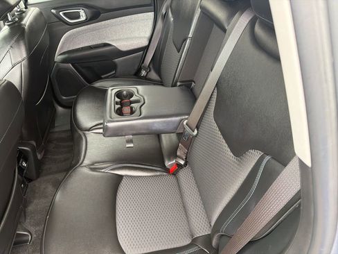 Used 2022 Jeep Compass Latitude image 10