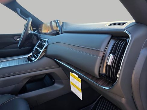 New 2026 Nissan Armada SL w/ Captain's Chari Seat Package image 19