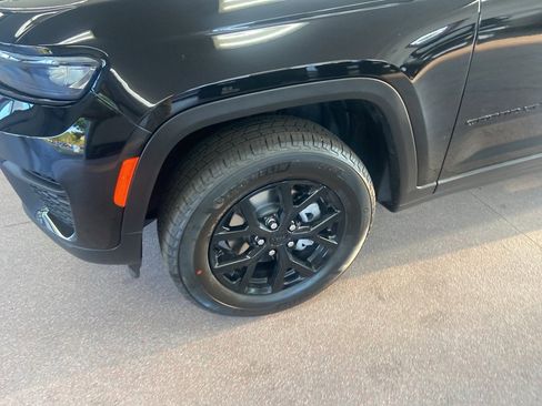 New 2025 Jeep Grand Cherokee Altitude image 6
