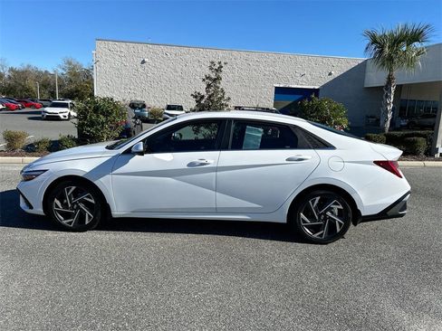 Used 2025 Hyundai Elantra SEL image 12