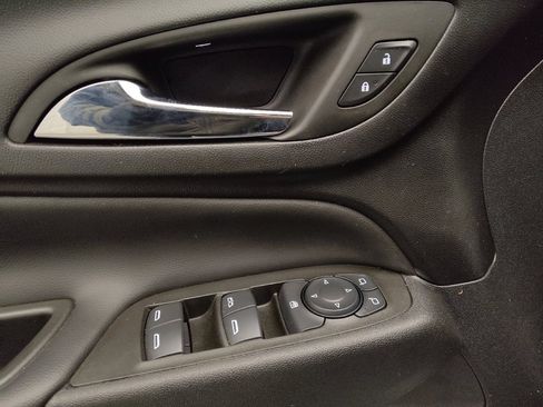 Used 2023 Chevrolet Equinox LT image 27