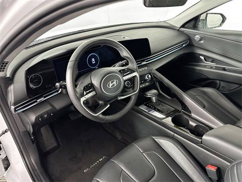 Used 2024 Hyundai Elantra Limited image 21