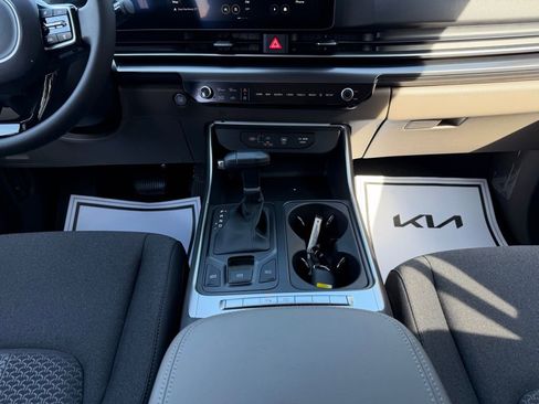 New 2026 Kia Carnival LX FWD image 25
