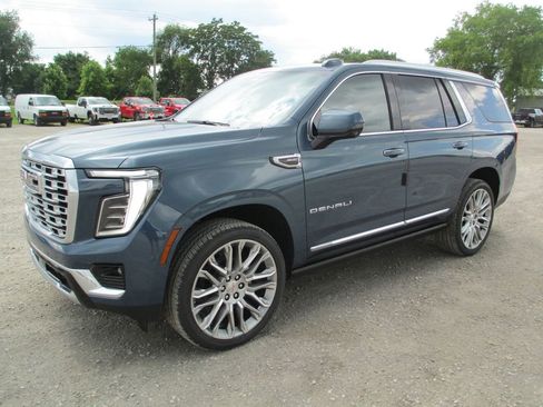 New 2026 GMC Yukon Denali w/ Denali Reserve Package AWD/4WD image 9